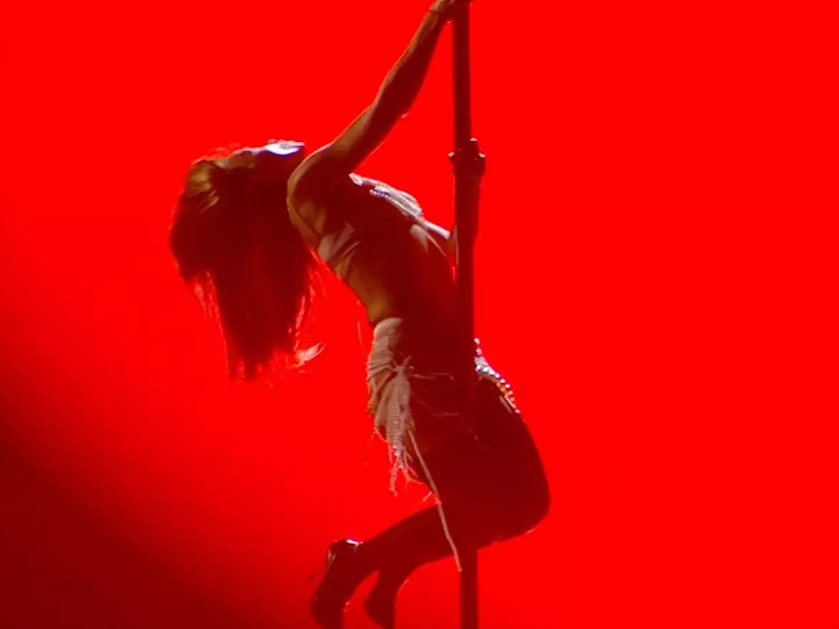 Ελένη Φουρέιρα: «Άναψε» φωτιές με το pole dancing στα MadWalk 2023
