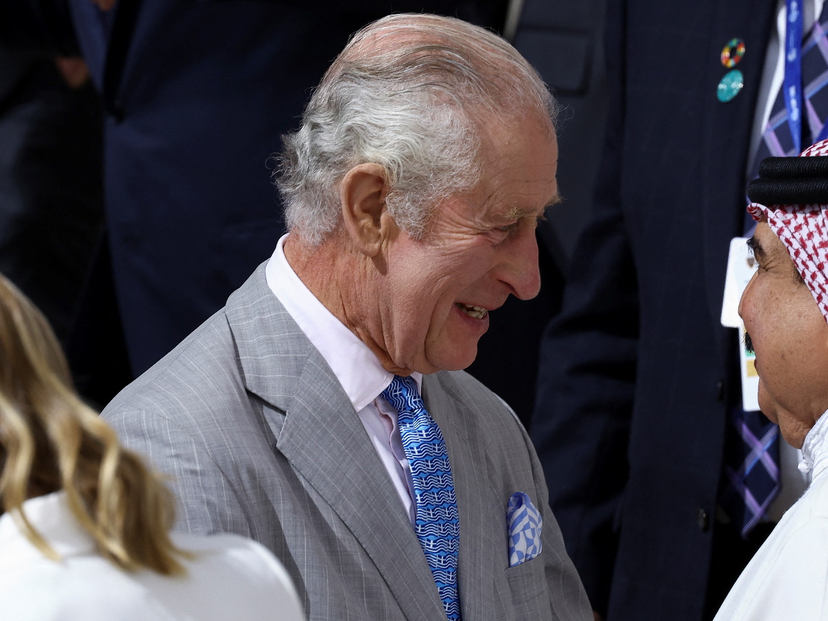 Βασιλιάς Κάρολος: Φόρεσε γραβάτα με την ελληνική σημαία στο Ντουμπάι – Το τετ α τετ με τον Ρίσι Σούνακ