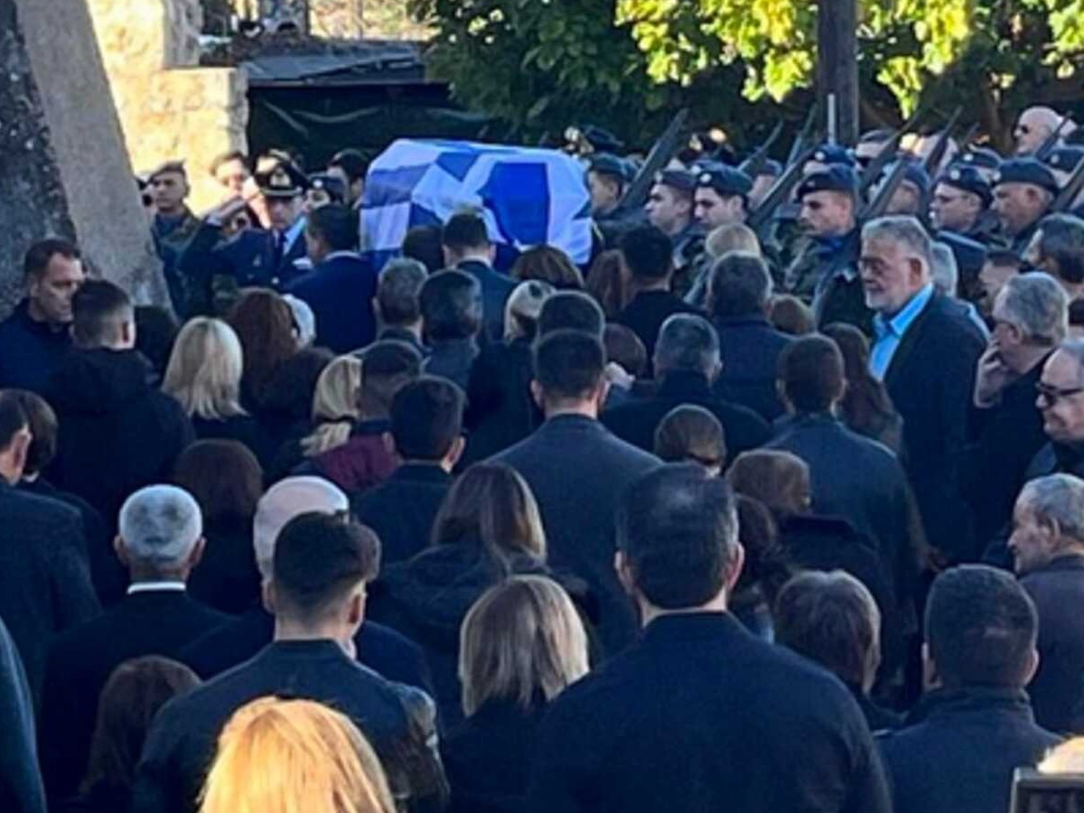 Μεσσηνία: Ράγισαν καρδιές στην κηδεία του ήρωα επισμηναγού Επαμεινώνδα Κωστέα