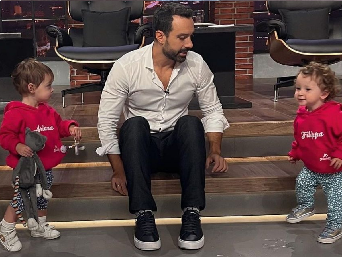 Σάκης Τανιμανίδης: Αυτή είναι η συνήθεια που έχει λατρέψει με τις κόρες του – Βίντεο