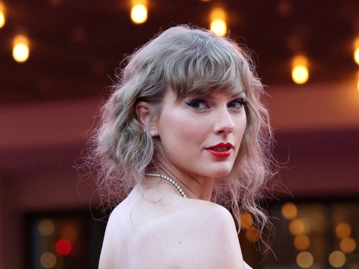Taylor Swift: Στο πάρτι των γενεθλίων της υιοθέτησε το πιο glam rock eye make up look