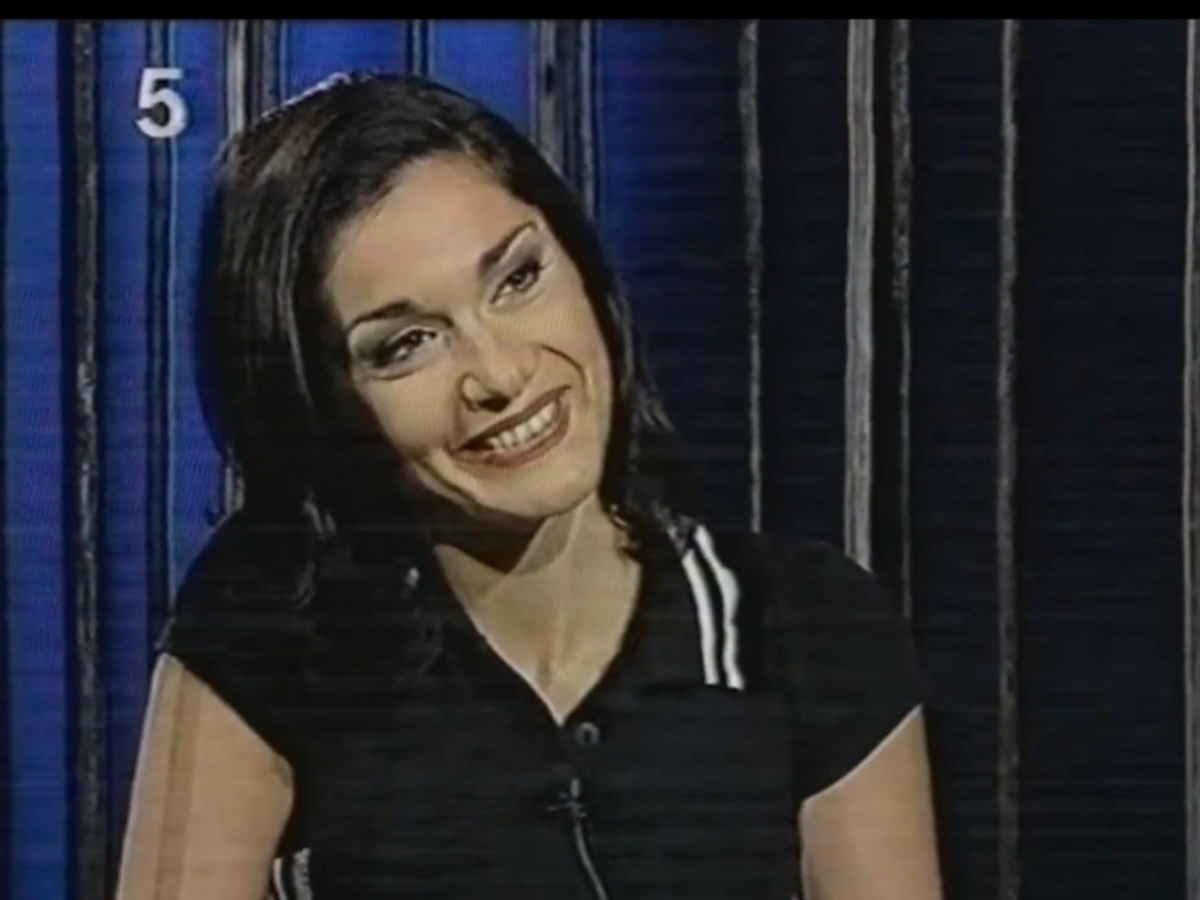 Η Δέσποινα Βανδή σε… κλουβί σε μία από τις πρώτες τηλεοπτικές συνεντεύξεις της