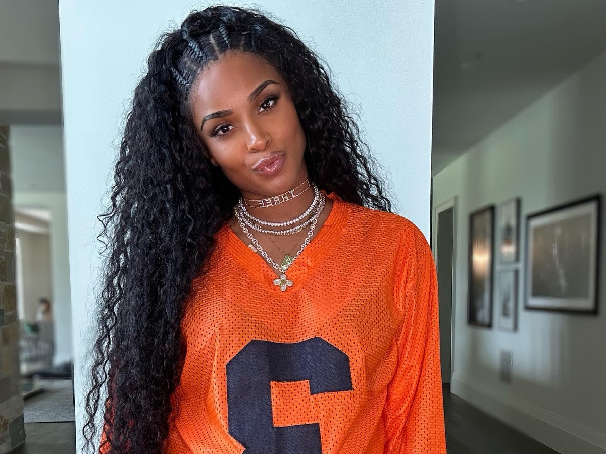 Ciara: Σε βραδινή έξοδο με τις κολλητές της υιοθέτησε το πιο cool χτένισμα