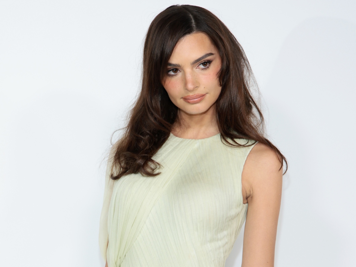 Emily Ratajkowski: Μήπως την προτιμάς με το νέο της retro bob;