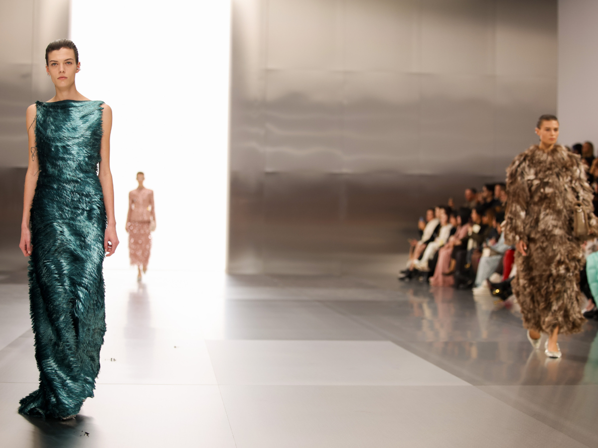 Fendi Haute Couture SS24: Η Εβδομάδα Υψηλής Ραπτικής στο Παρίσι έκλεισε με τον πιο chic τρόπο