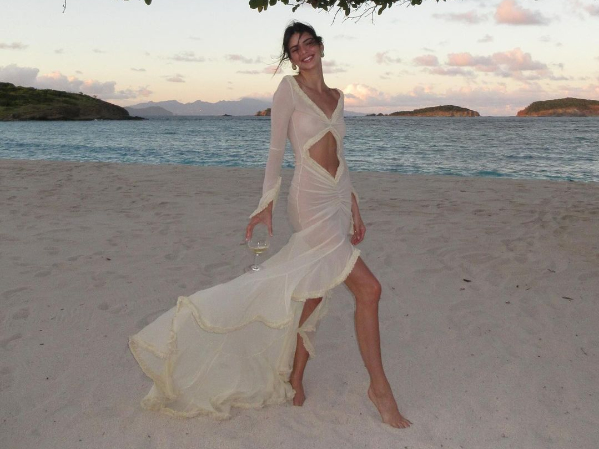 Naked dress: Είναι και επίσημα στα trends της νέας χρονιάς και η Kendall Jenner το επιβεβαιώνει