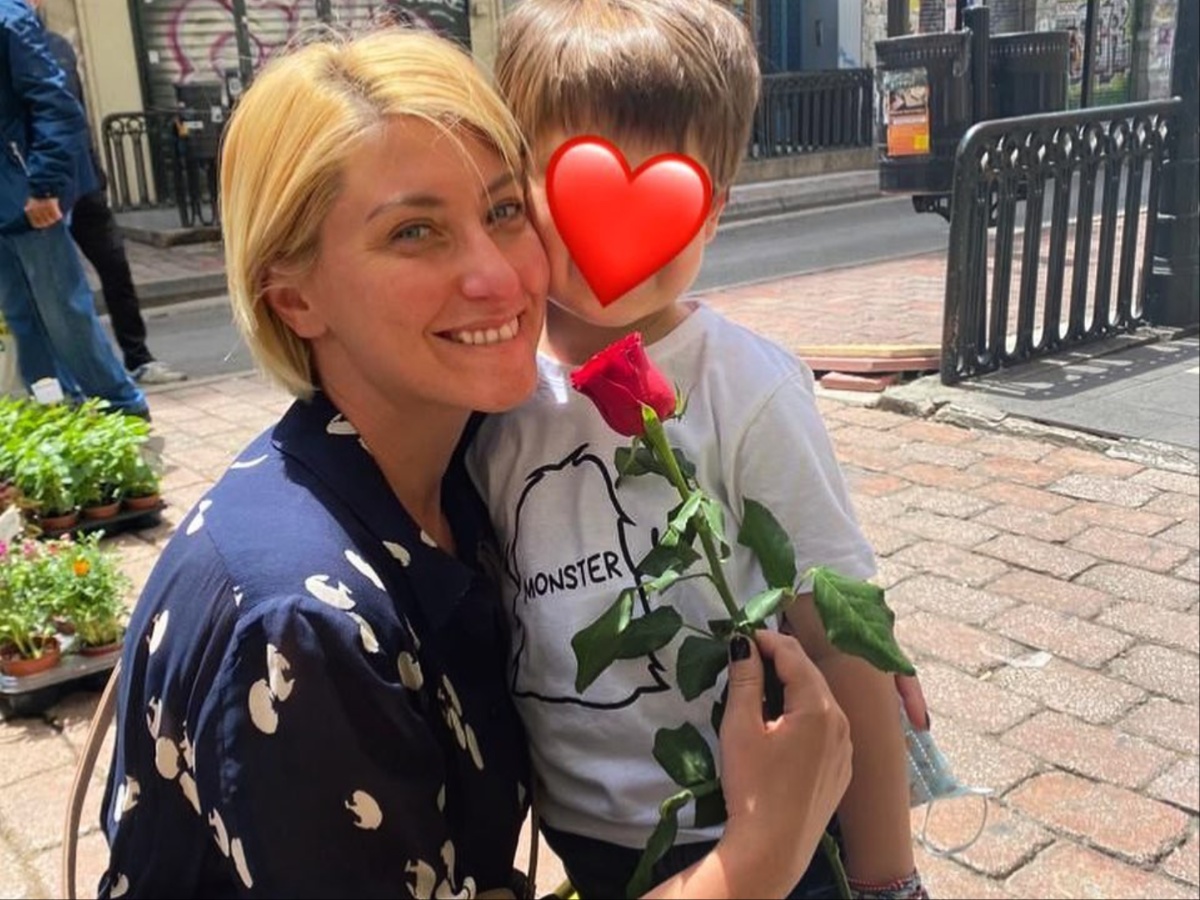 Σία Κοσιώνη: Ο γιος της, Δήμος την επισκέφθηκε στη δουλειά κι εκείνη δημοσίευσε την πιο τρυφερή φωτογραφία