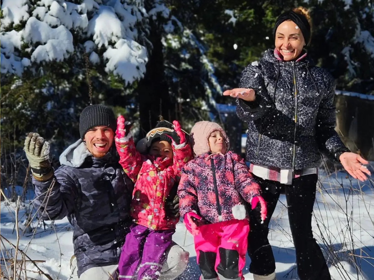 Λευτέρης Πετρούνιας – Βασιλική Μιλλούση: Απόδραση στα χιόνια με τις κόρες τους – Φωτογραφίες