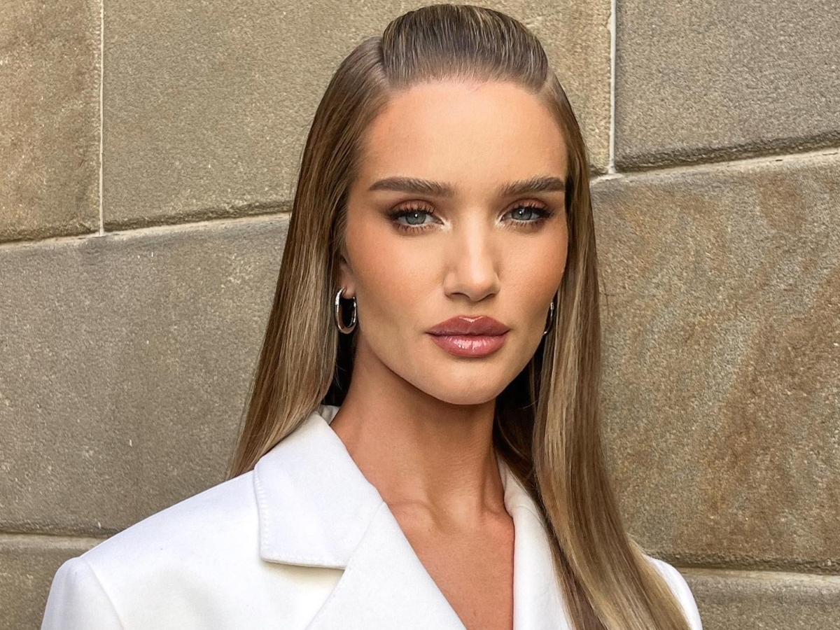 Rosie Huntington-Whiteley: Η αλογοουρά της είναι minimal chic και κατάλληλη για όλες τις περιστάσεις