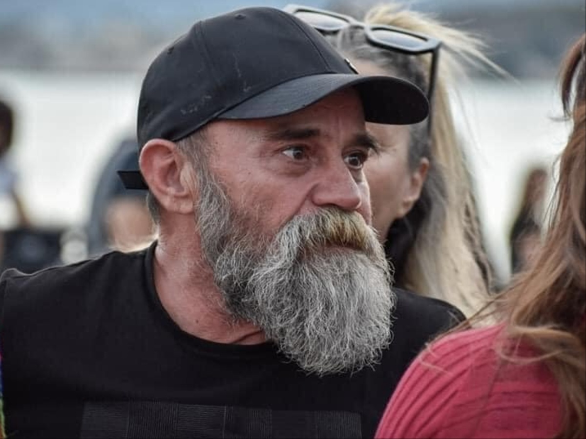 Κωνσταντίνος Πολυχρονόπουλος: «Έχει βγάλει κάρτες σε άστεγους και χρήστες, ξέρει να παίζει θέατρο» καταγγέλλει πρώην εθελόντρια