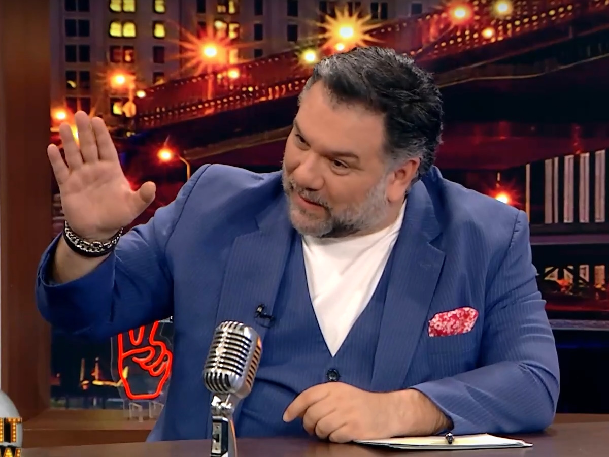Γρηγόρης Αρναούτογλου: «Όταν εγώ μαγείρευα στο ραδιόφωνο, η Ελίνα Παπίλα ήταν στην πέμπτη δημοτικού»