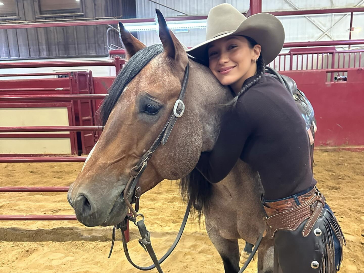 Bella Hadid: Συμμετέχει σε αγώνες ιππασίας και γράφει τους δικούς της κανόνες στο rodeo style!