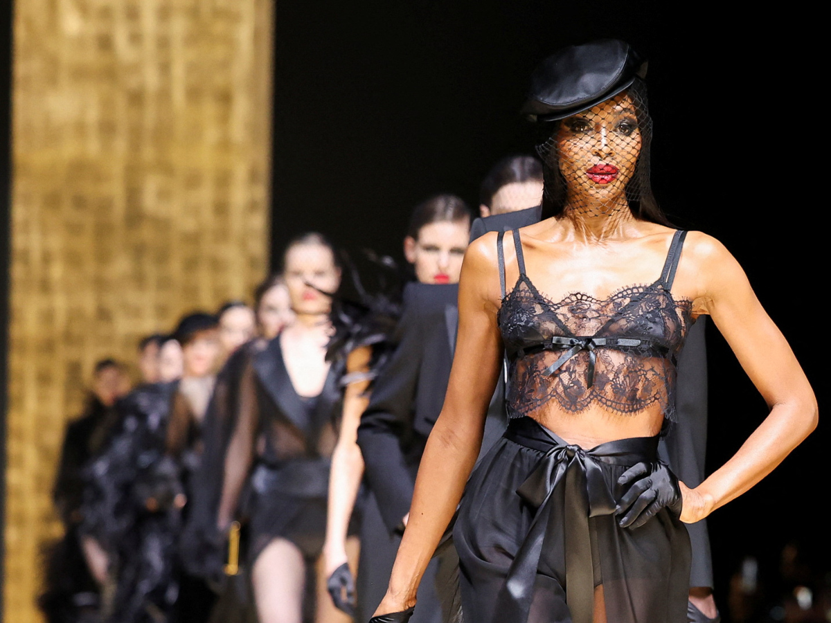 Naomi Campbell: Εκπληκτική runway εμφάνιση στο «Τuxedo» show των Dolce & Gabbana!