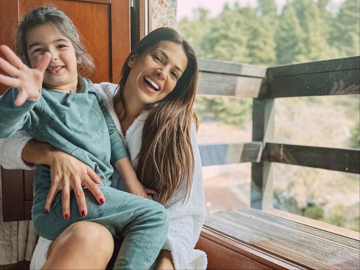 Ελένη Χατζίδου: Τα παιχνίδια με την κόρη της μετά την επιστροφή στο σπίτι από το νοσοκομείο – Βίντεο