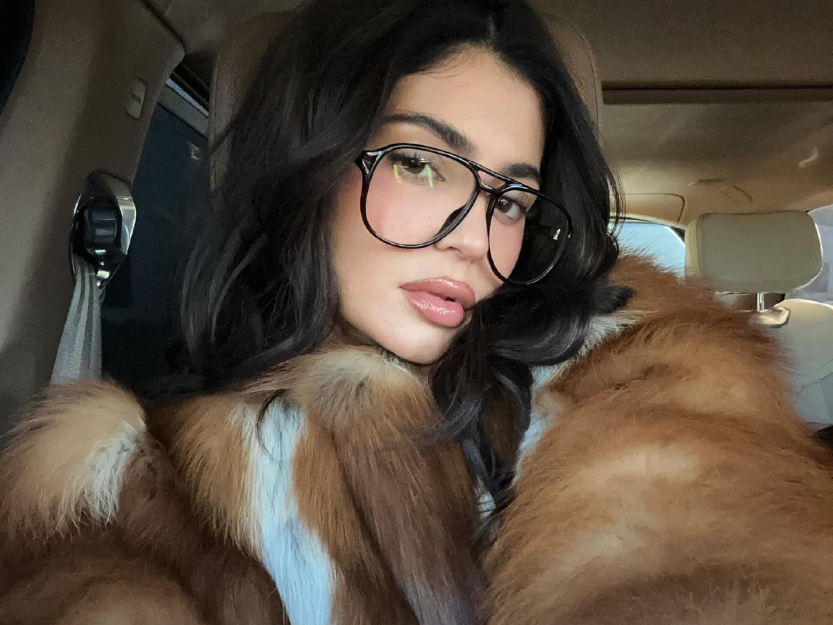 Mob Wife: Η Κylie Jenner σπάει τους κανόνες της viral τάσης!