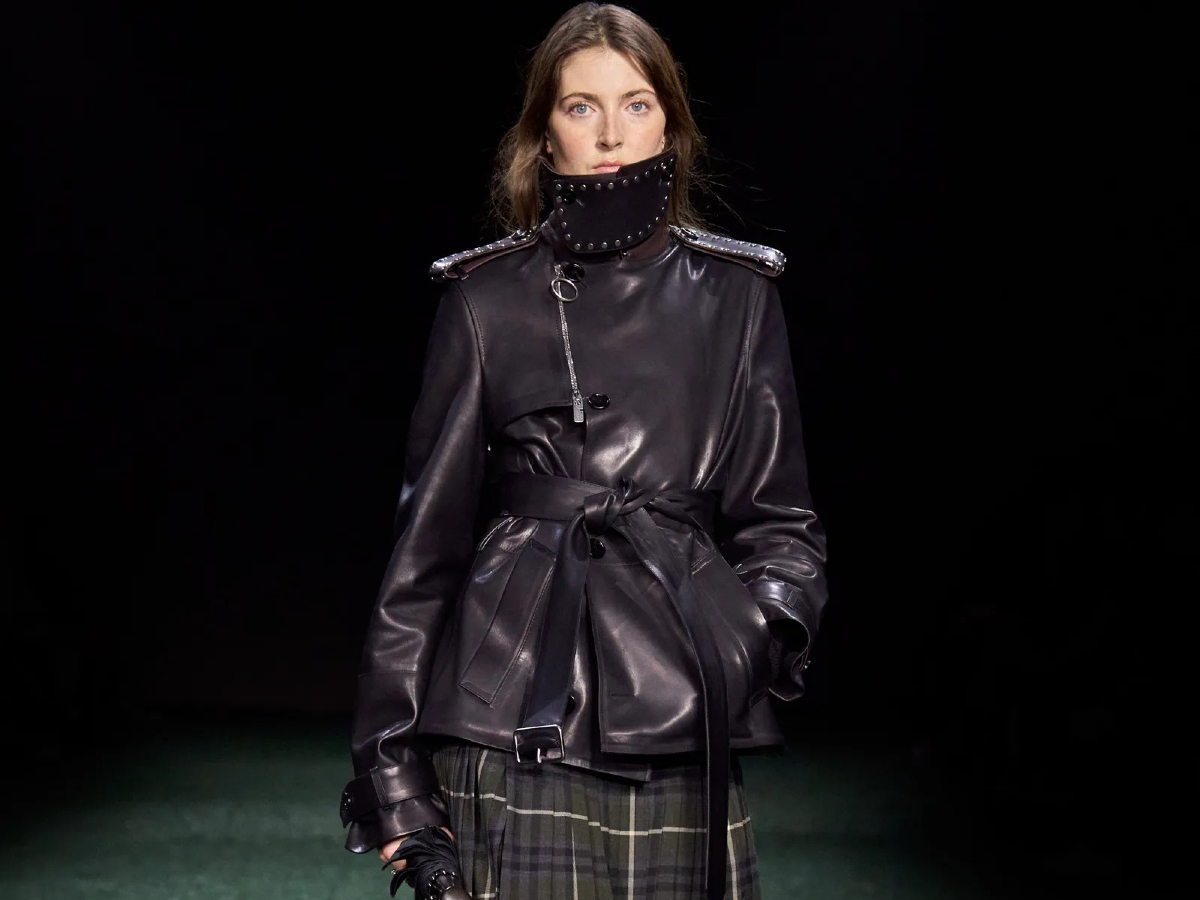 Το μοντέλο που έκλεισε το show του οίκου Burberry είναι κόρη διάσημης σχεδιάστριας