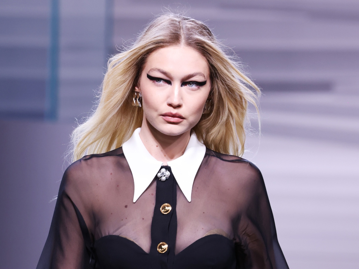 Στο fashion show του Versace το eyeliner look είναι απλά συγκλονιστικό και statement
