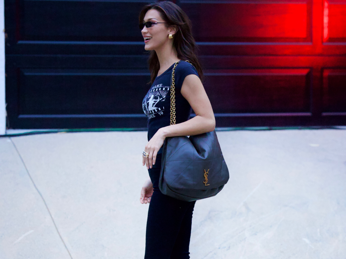 Bella Hadid: Αν ψάχνεις ένα απλό αλλά ακαταμάχητο τρόπο να φορέσεις το τζιν σου δες αυτό το look της