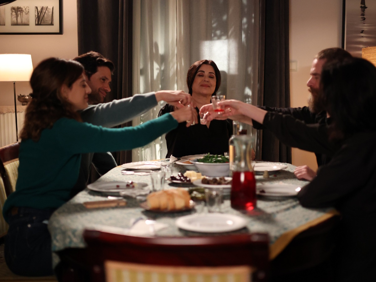 Σασμός: Η οικογένεια Σταματάκη γιορτάζει την έλευση της μικρής Καλλιόπης – Οι εξελίξεις στο αποψινό επεισόδιο