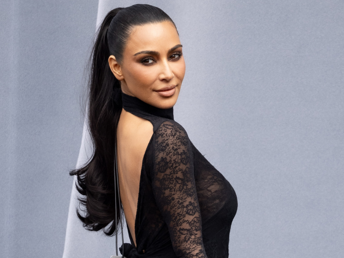 Kim Kardashian: Έφτασε στο Βalenciaga show αλλά μία λεπτομέρεια στο look της…μας ξάφνιασε!