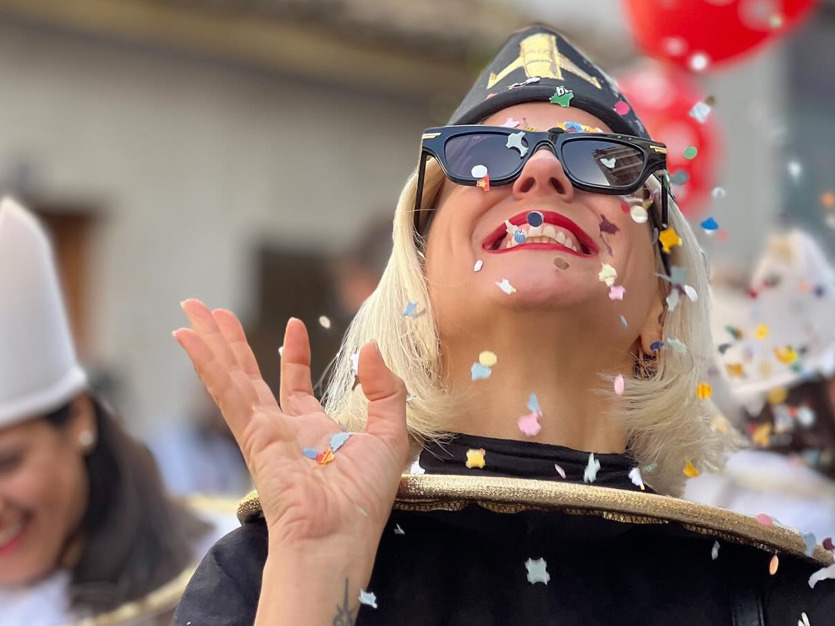 Χριστίνα Κοντοβά: Στο πατρινό Καρναβάλι με την κόρη της, Ada – Φωτογραφίες