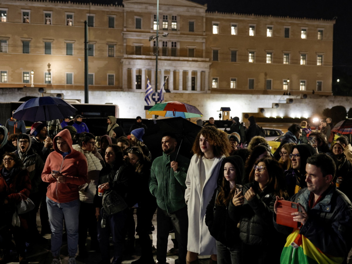 Ομόφυλα ζευγάρια: Τι λέει ο αντιδήμαρχος που τέλεσε τον πρώτο πολιτικό γάμο στην Νέα Σμύρνη