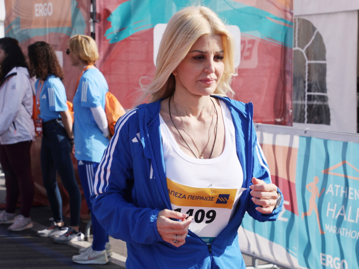 Ημιμαραθώνιος Αθήνας: Η Έλενα Ράπτη έτρεξε στον αγώνα στο κέντρο της πρωτεύουσας – Φωτογραφίες