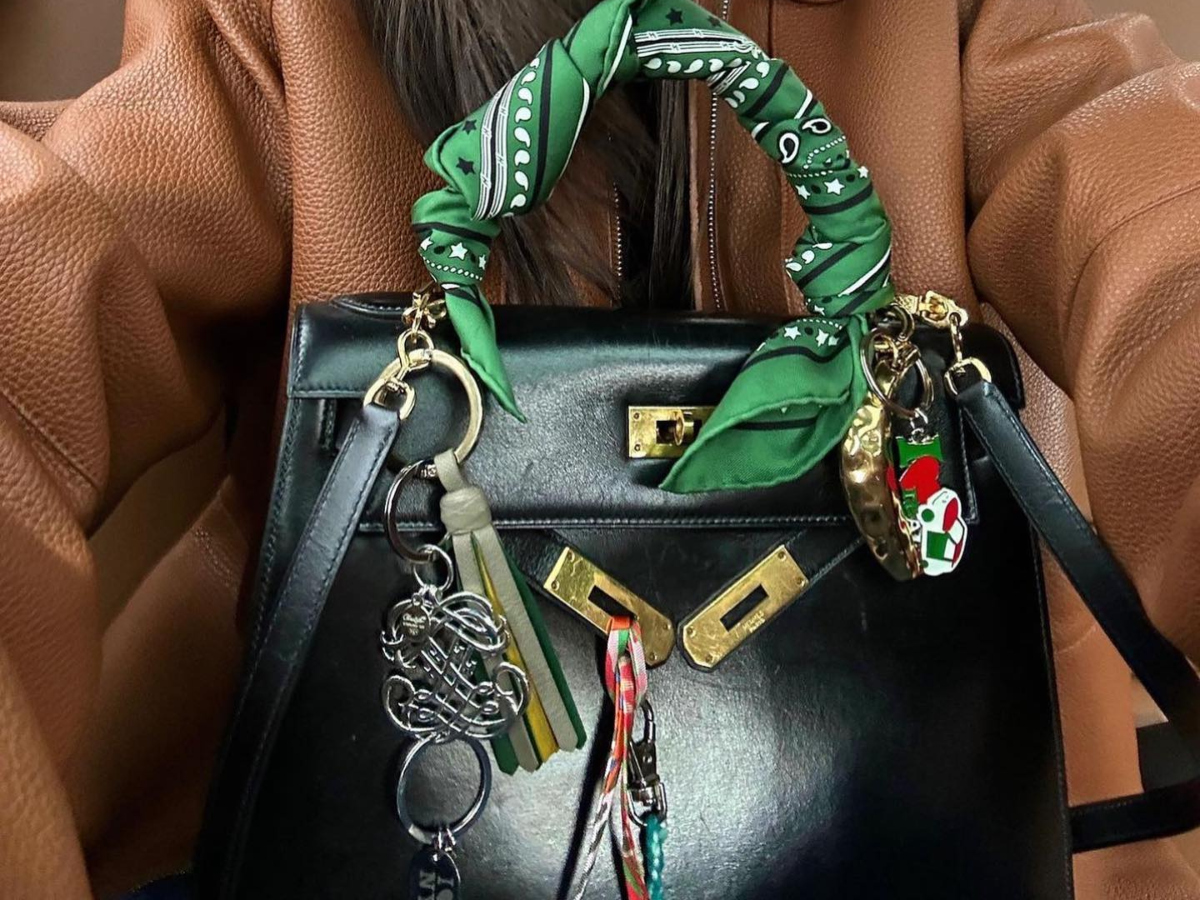 Bag charms: Το fun style επιστρέφει για να μην κρατάς βαρετές τσάντες!