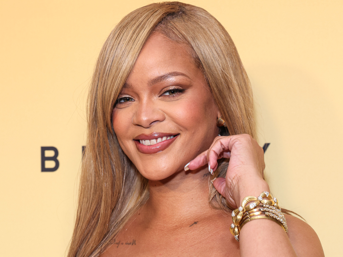 Rihanna: Επιστρέφει στο αγαπημένο της εκκεντρικό mullet