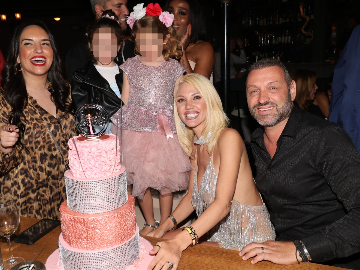 Σάσα Μπάστα: Το πάρτι γενεθλίων με τον σύζυγό της και την κόρη τους – Οι celebrities που βρέθηκαν δίπλα της