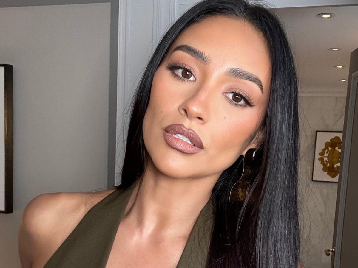 Shay Mitchell: Υιοθέτησε την πιο μοντέρνα version του Y2K makeup look που είναι ιδανικό για την επόμενη βραδινή σου έξοδο