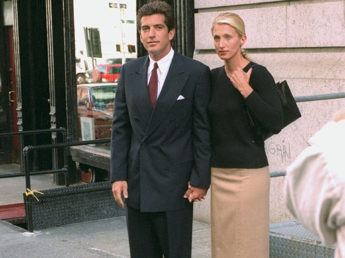 Carolyn Bessette Kennedy: Για πρώτη φορά, ρούχο από την (αξεπέραστη) γκαρνταρόμπα της βγαίνει σε δημοπρασία!