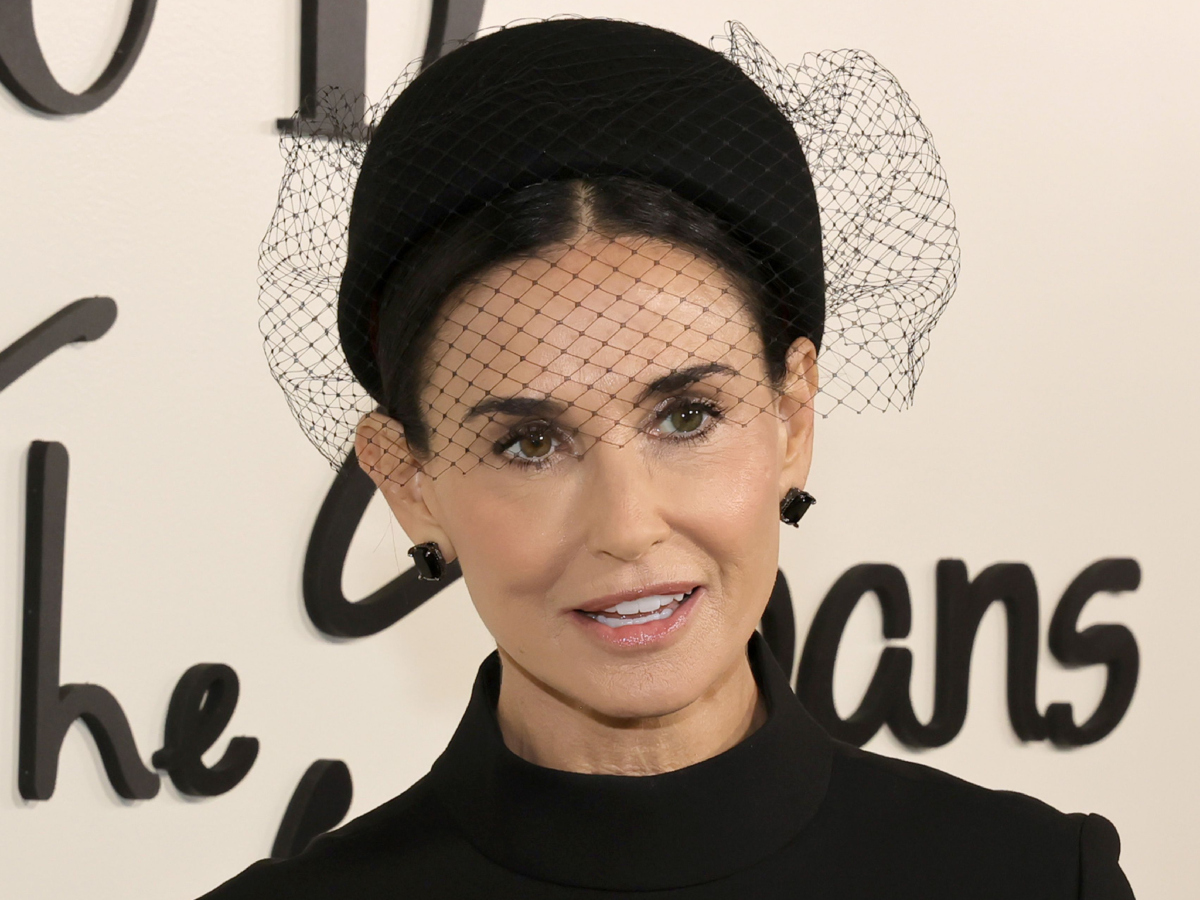 Demi Moore: Με retro καπέλο κατευθείαν από την ντουλάπα της Jackie O!