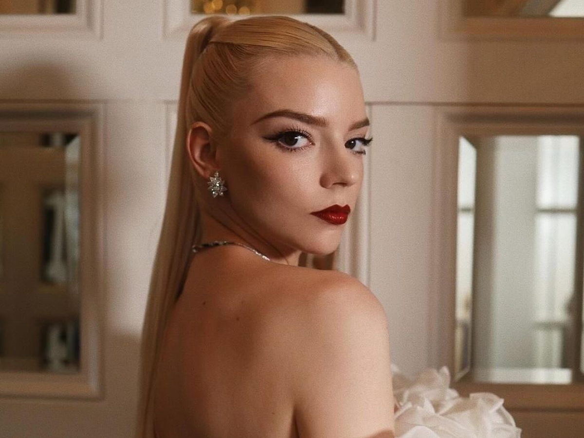 Anya Taylor – Joy: Φωτογραφίζεται με κοντό bob και αφέλειες και γίνεται viral