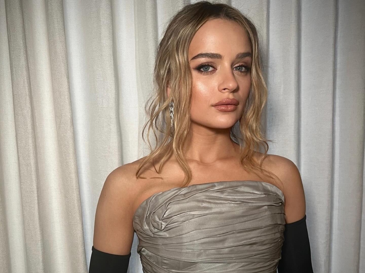 Joey King: Ο Δημήτρης Γιαννέτος έκοψε τα μαλλιά της στο ωραιότερο bob που έχεις δει τελευταία και το αναβάθμισε με το πιο απλό αξεσουάρ