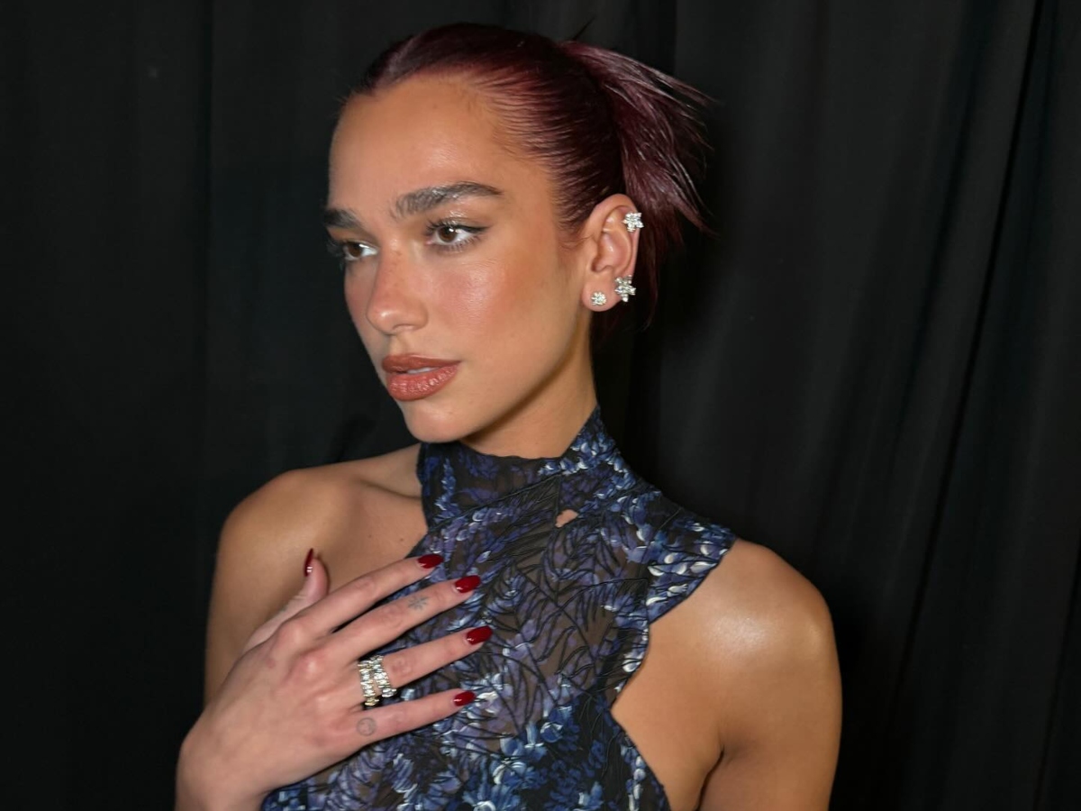 Dua Lipa: Το μανικιούρ της έχει τον πιο εντυπωσιακό συνδυασμό