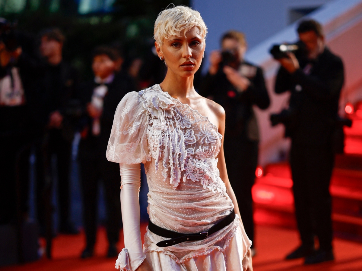Iris Law: Δες την ανατρεπτική version των nude nails