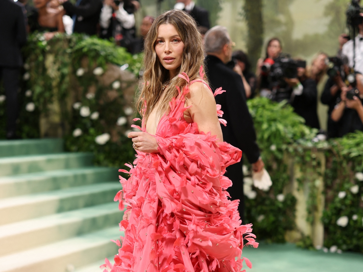 Jessica Biel: Στα γυρίσματα της νέας της ταινίας έχει υιοθετήσει το πιο κομψό French bob