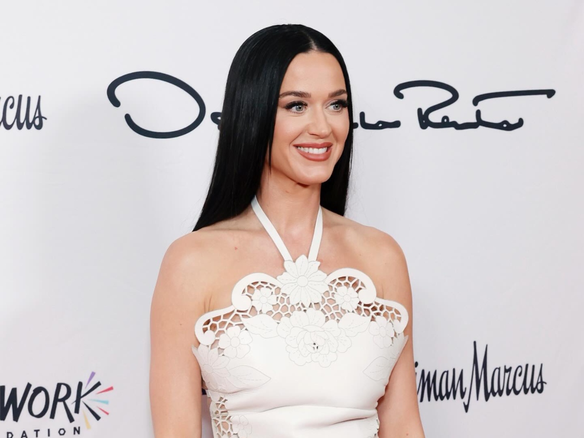 Katy Perry: Έκοψε τα μαλλιά της και μοιράζεται με τους followes τη διαδικασία