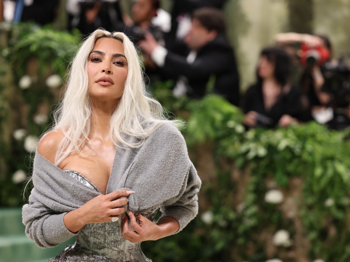 Met Gala 2024: Το ανεπιτήδευτο χτένισμα της Kim Kardashian κρύβει μια έκπληξη