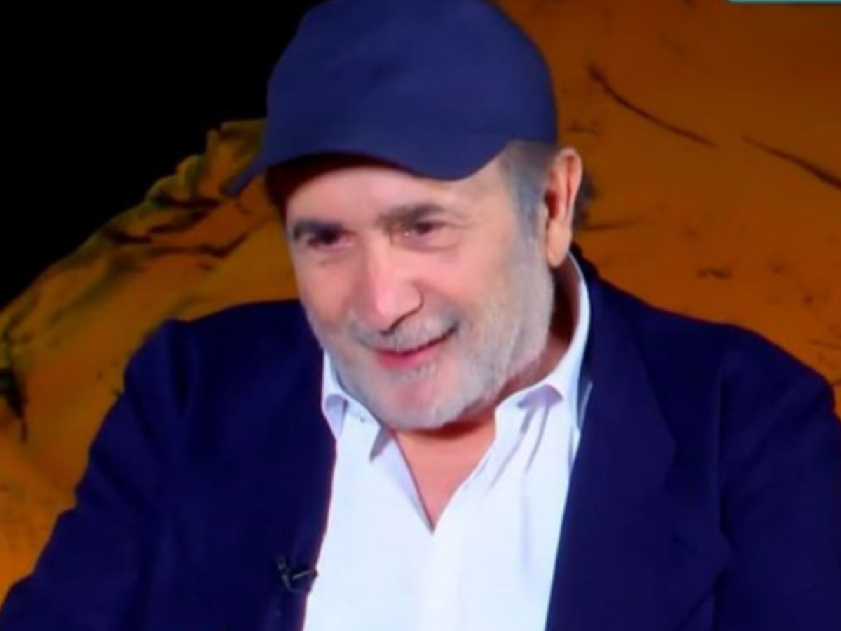 Λάκης Λαζόπουλος: Η αναφορά στον αδελφό του και η συγκίνηση – «Αυτή την παράσταση την αφιερώνω στους εκλιπόντες»