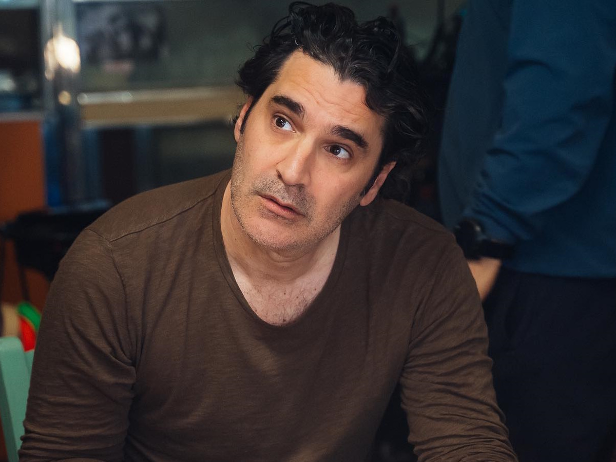 Χριστόφορος Παπακαλιάτης – Maestro: «Το πιο δύσκολο για εμένα ήταν ότι πρέπει να αποχωριστώ τους ήρωες όταν τελείωσα το γράψιμο»