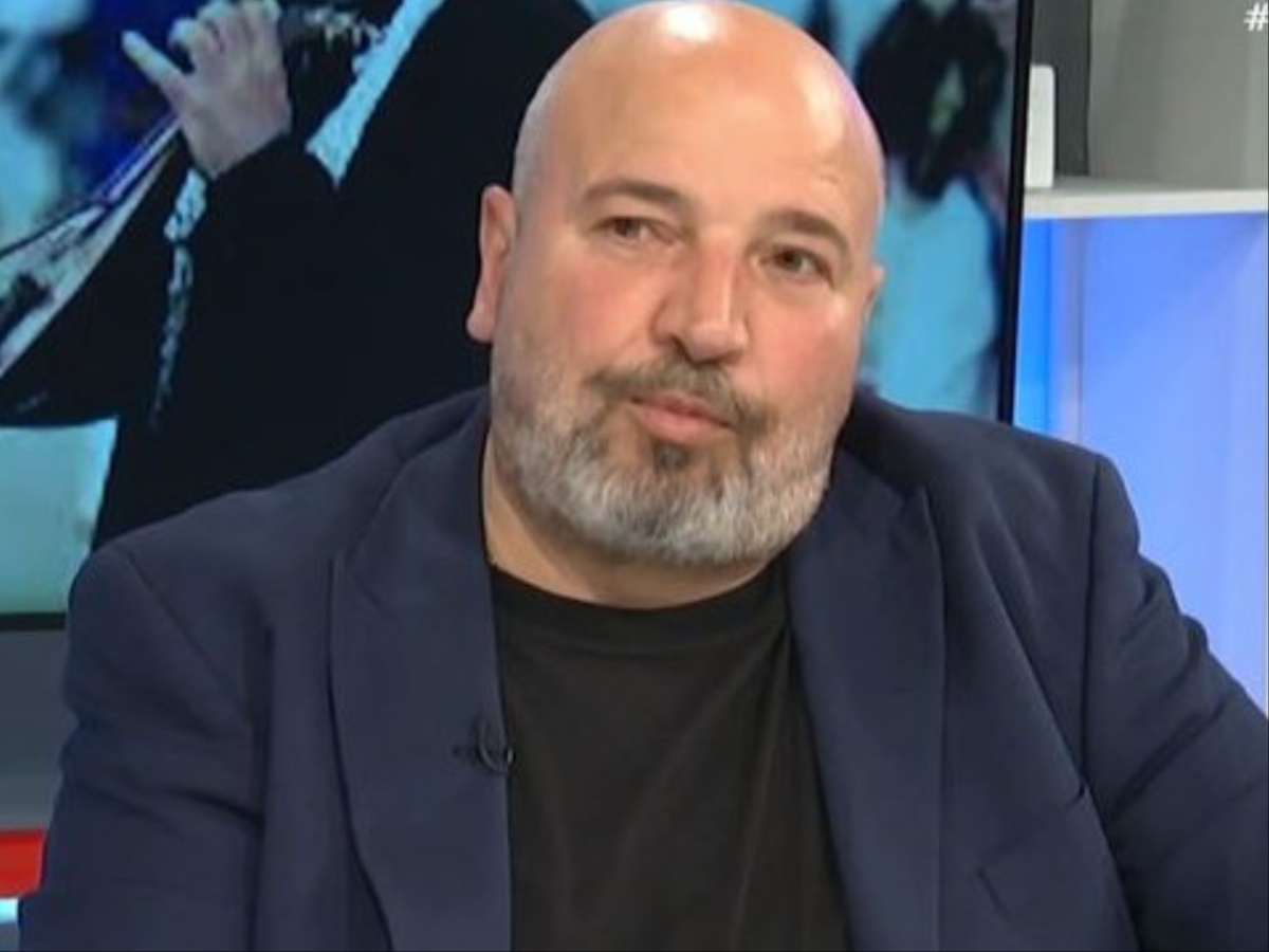 Νίκος Ζωϊδάκης: «Συνέχεια κλαίω, αλλά το περισσότερο κλάμα το έβαλα όταν έφυγε ο κουμπάρος μου, ο Βασίλης Καρράς»