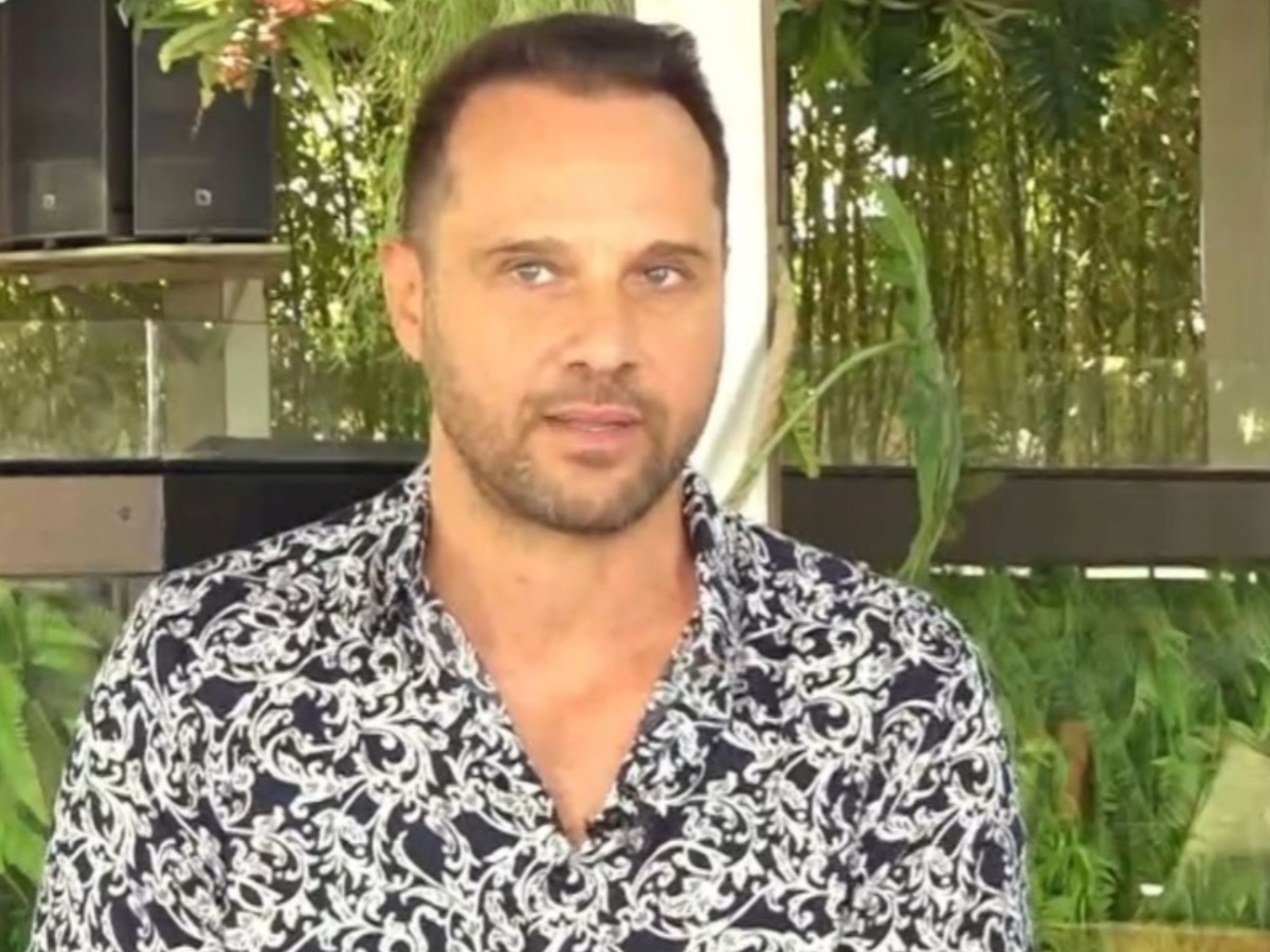 Μέμος Μπεγνής: «Η μεγαλύτερή μου σχέση ήταν 15 χρόνια, δε μπορώ να συγκατοικήσω, θα τρελαθώ»
