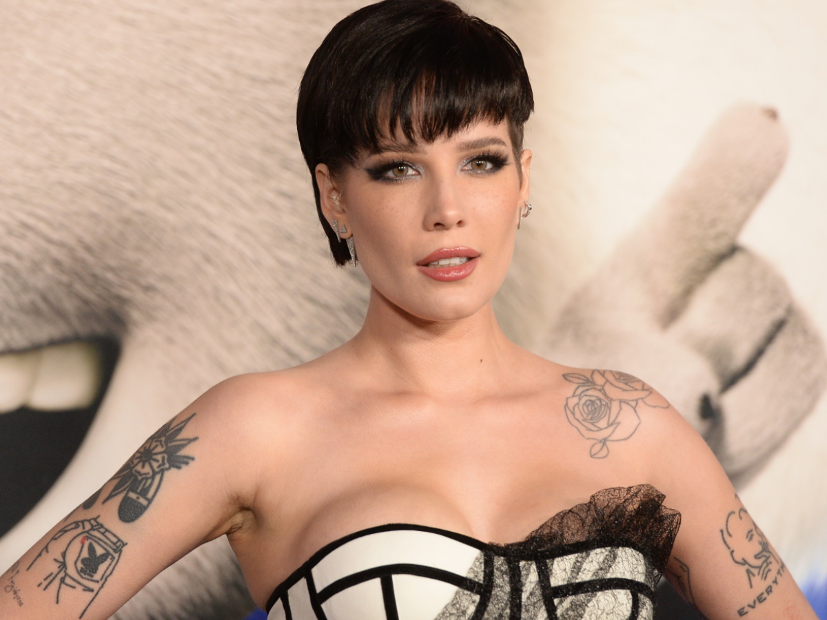 Halsey: Η διάσημη τραγουδίστρια αποκάλυψε πως πάσχει από λευχαιμία και λύκο – «Είμαι τυχερή που είμαι ζωντανή»