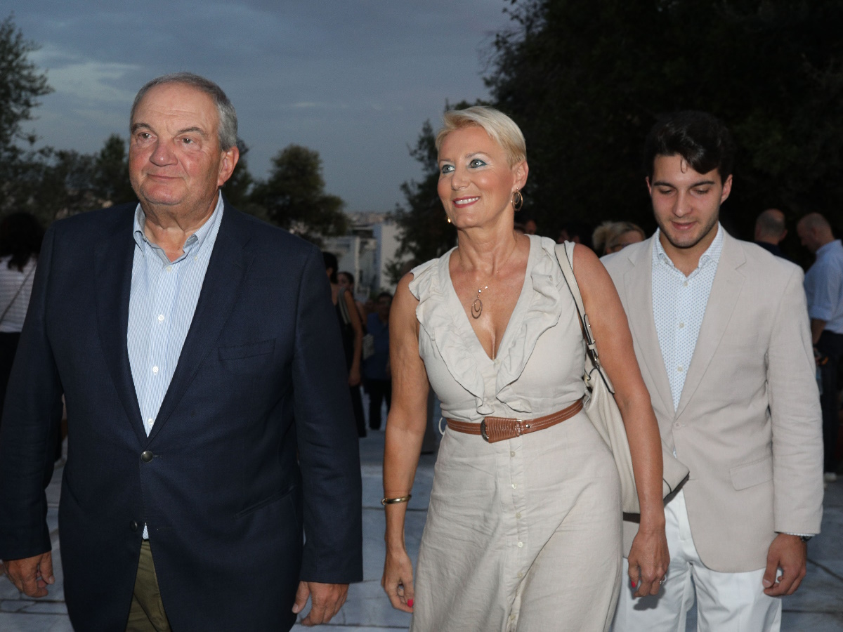 Κώστας Καραμανλής – Νατάσα Παζαίτη: Σπάνια δημόσια εμφάνιση με τον γιο τους, Αλέξανδρο – Φωτογραφίες