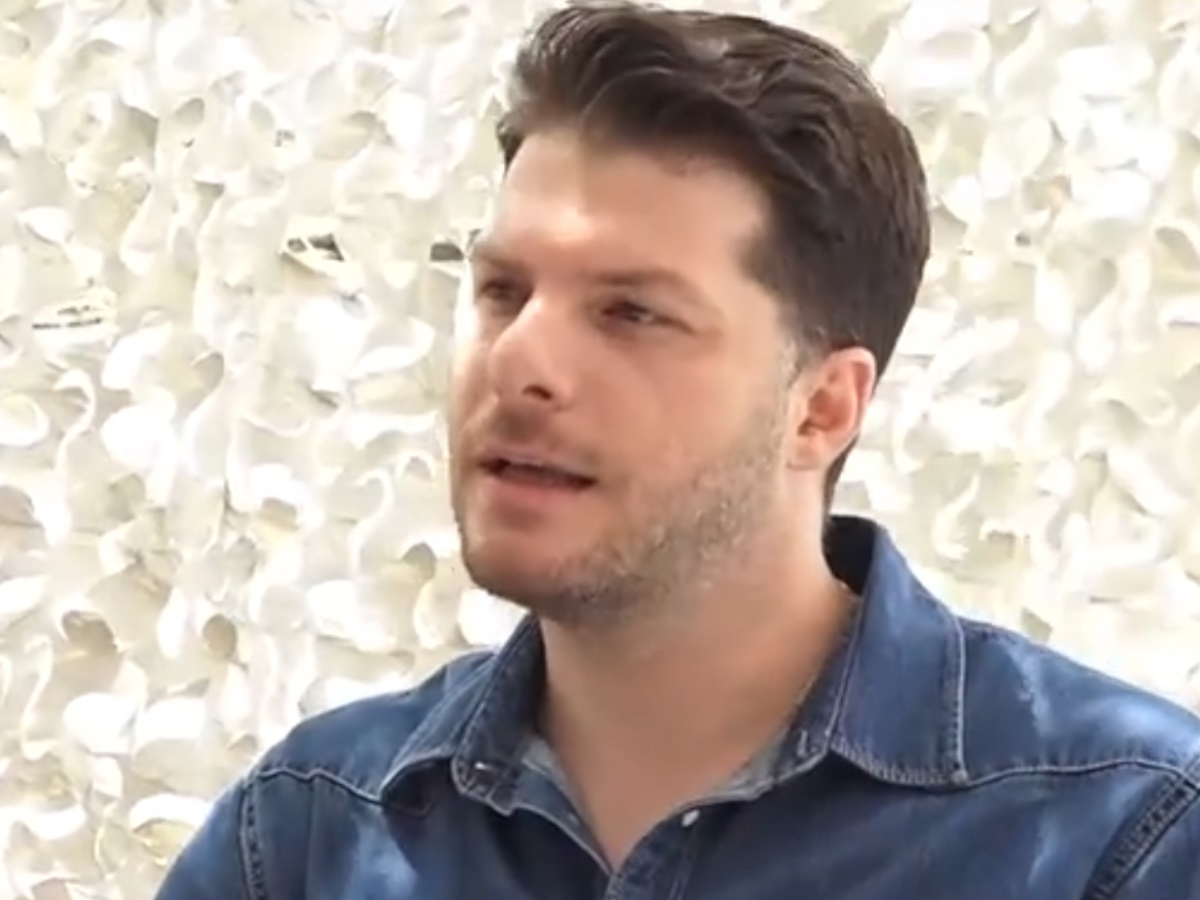 Λούκας Γιώρκας: «Έχει τύχει να περπατάω στη Συγγρού και να σταματήσει ένα αυτοκίνητο με κορίτσια»