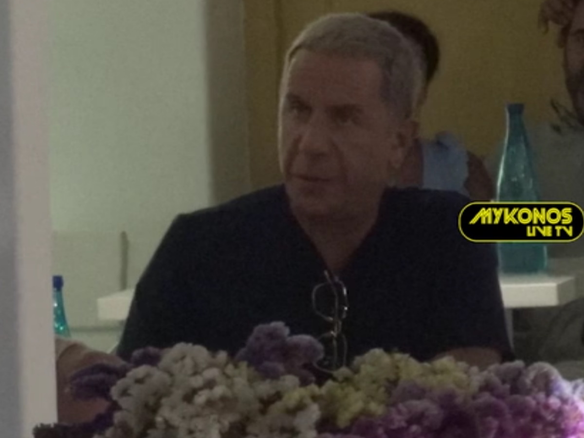 Γιώργος Μαζωνάκης: Απολαμβάνει τις διακοπές του στην Μύκονο μετά τη δικαστική διαμάχη με την αδελφή του – Βίντεο