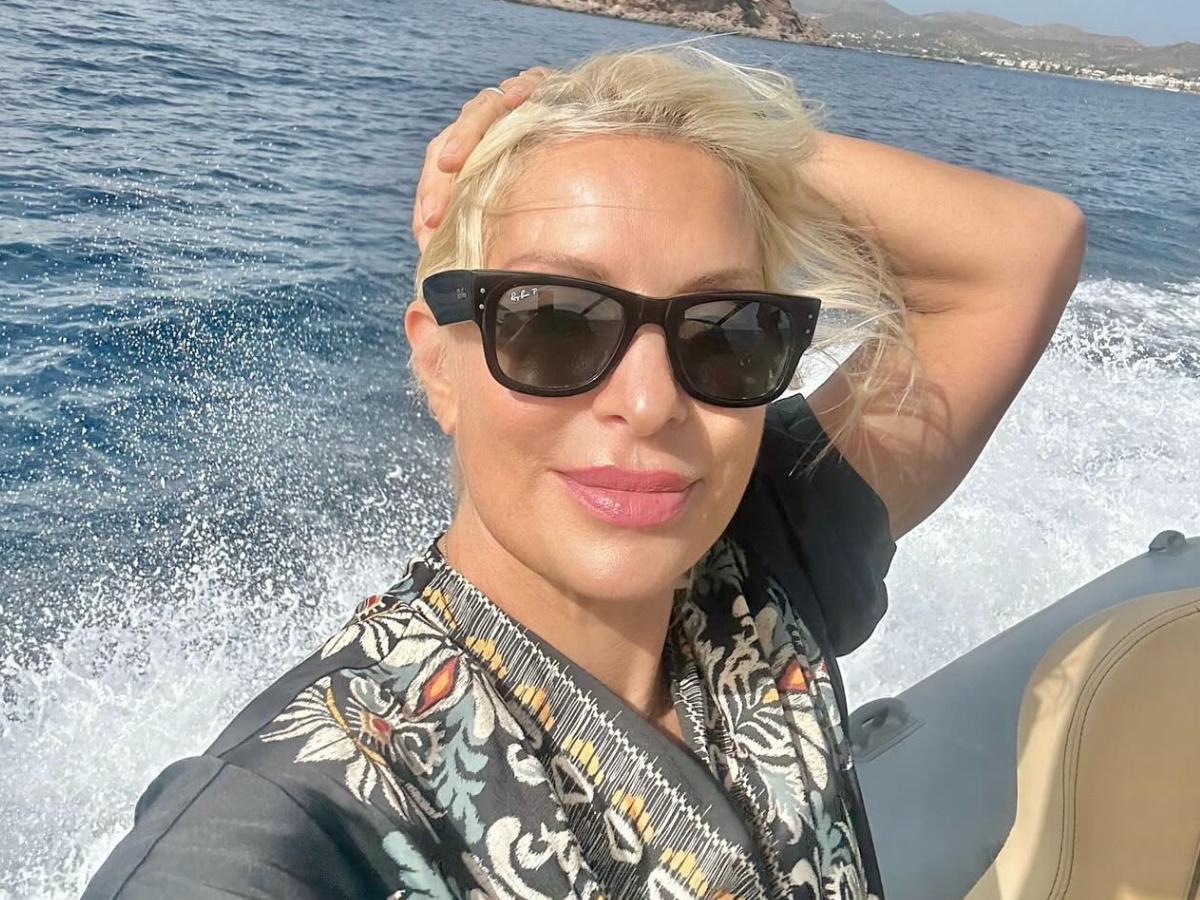 Ελένη Μενεγάκη: Η selfie φωτογραφία της από την Άνδρο – «Άλλη μια ημέρα στον παράδεισο»