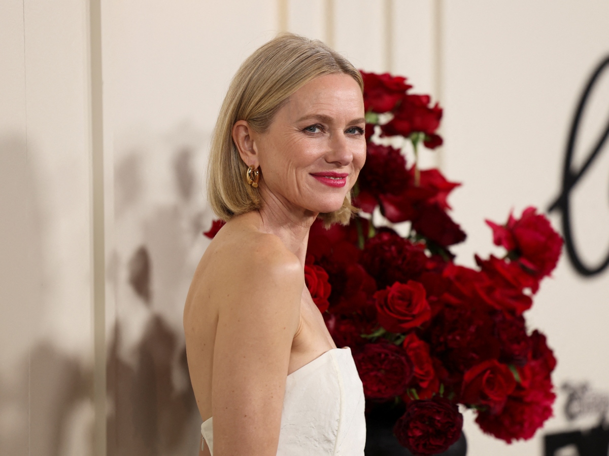 Naomi Watts: Αν έχεις κόψει τα μαλλιά σου σε bob και είσαι καλεσμένη σε γάμο το χτένισμα της είναι θαύμα